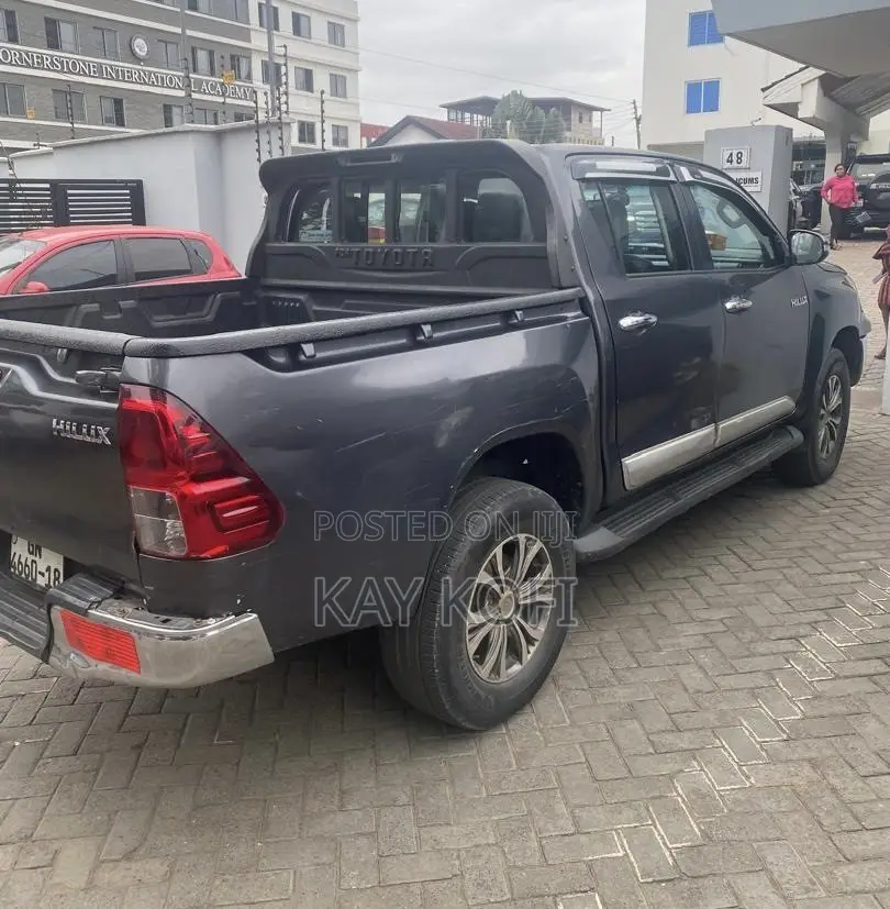 Toyota Hilux Revo Double Cab Deisel 2.4 AWD 2017 Gray