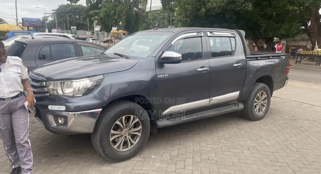 Toyota Hilux Revo Double Cab Deisel 2.4 AWD 2017 Gray