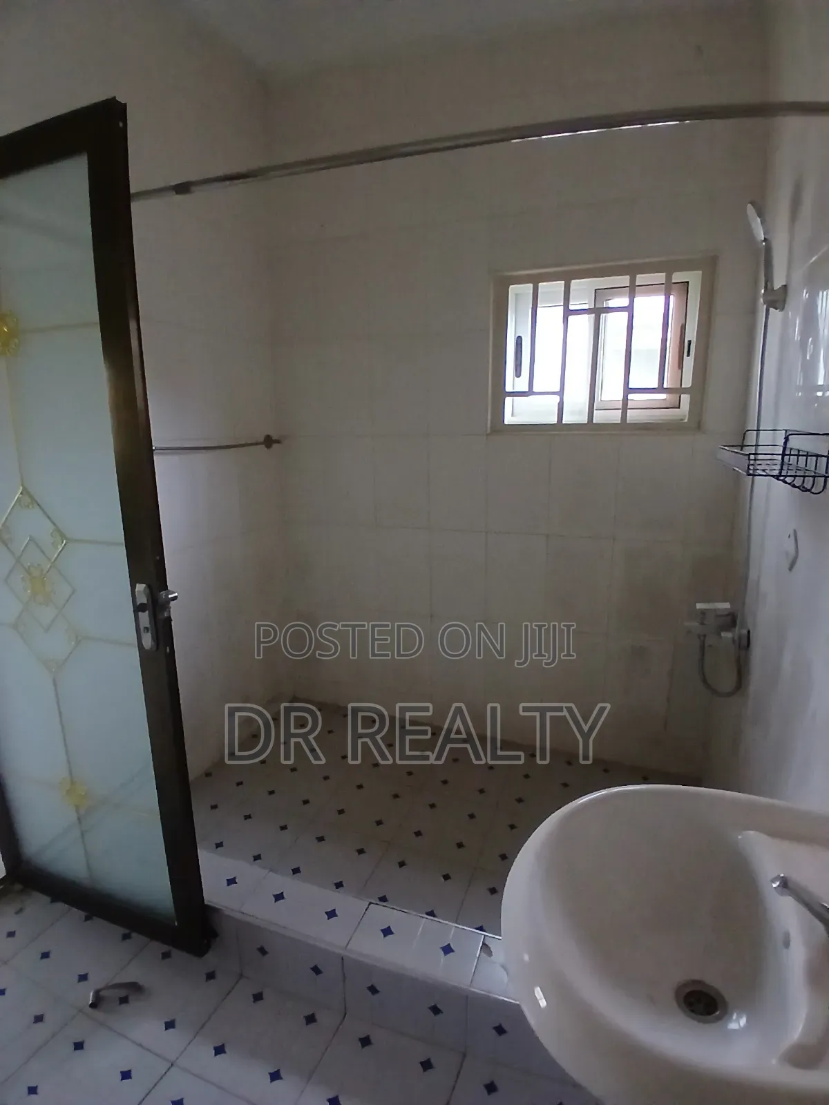 3bdrm House in Adom Estate, Community 25 for rent