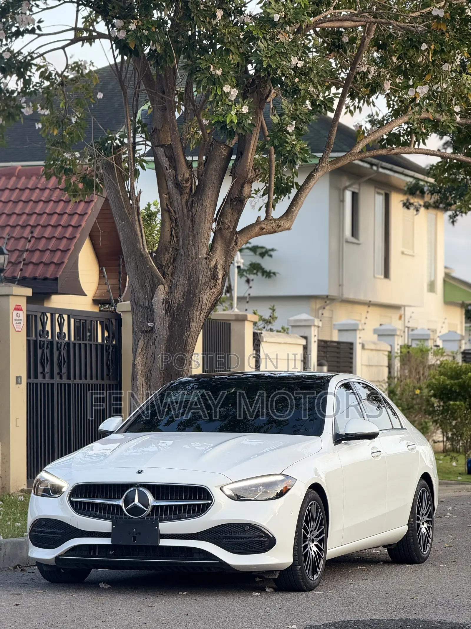 Mercedes-Benz C300 2024 White