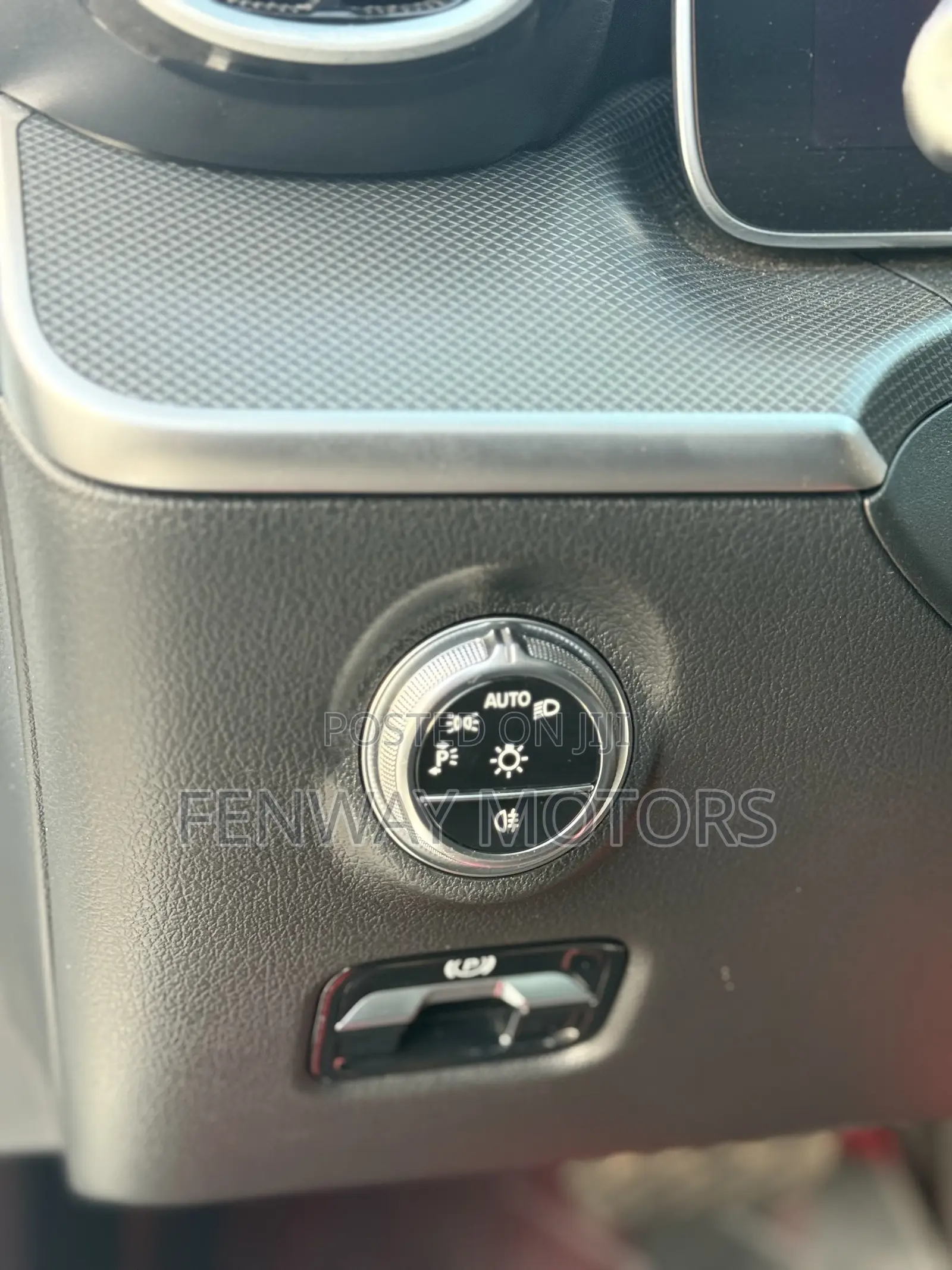 Mercedes-Benz C300 2024 White