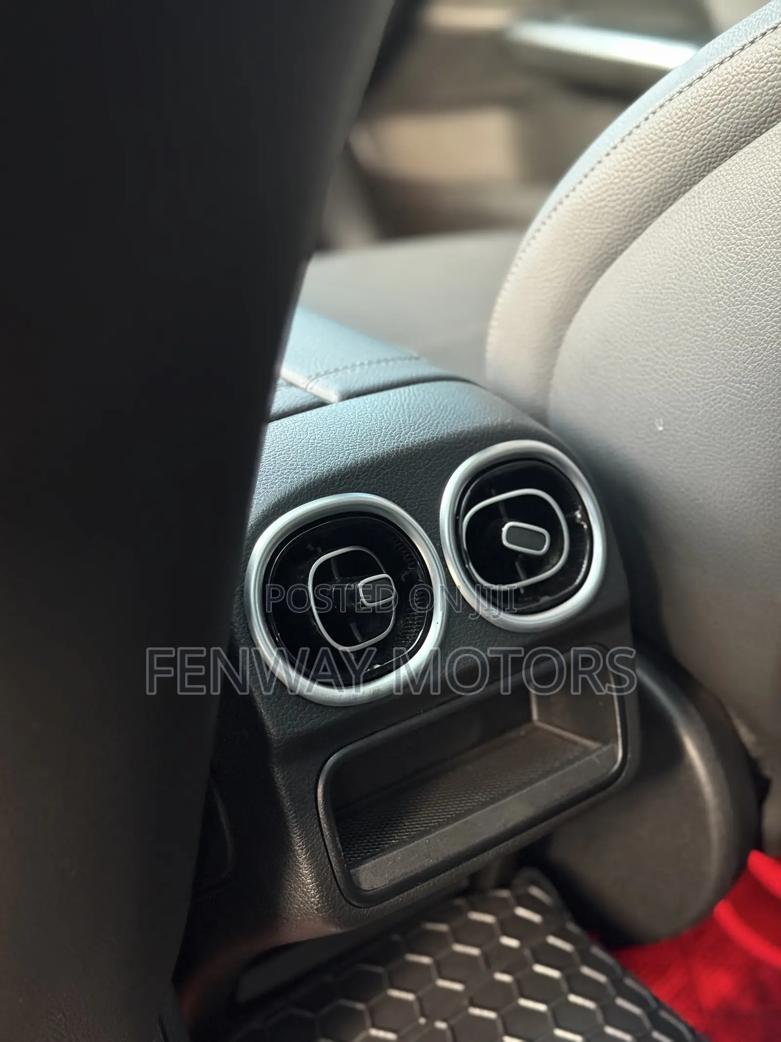 Mercedes-Benz C300 2024 White