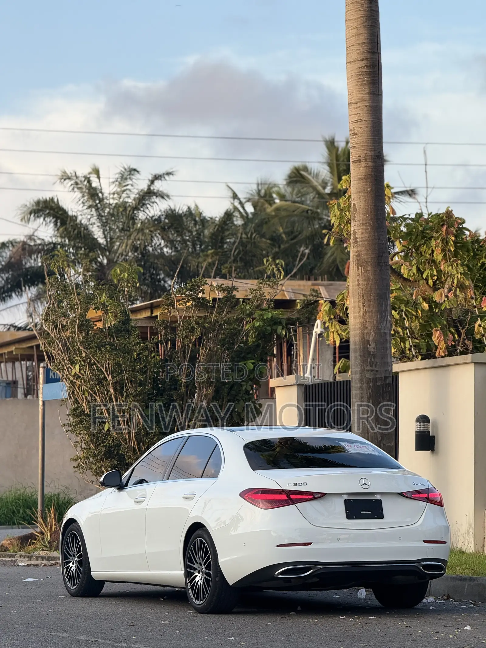 Mercedes-Benz C300 2024 White