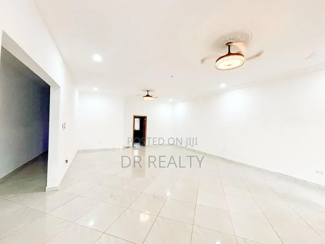 5bdrm House in Devtraco Estate, Community 25 for rent