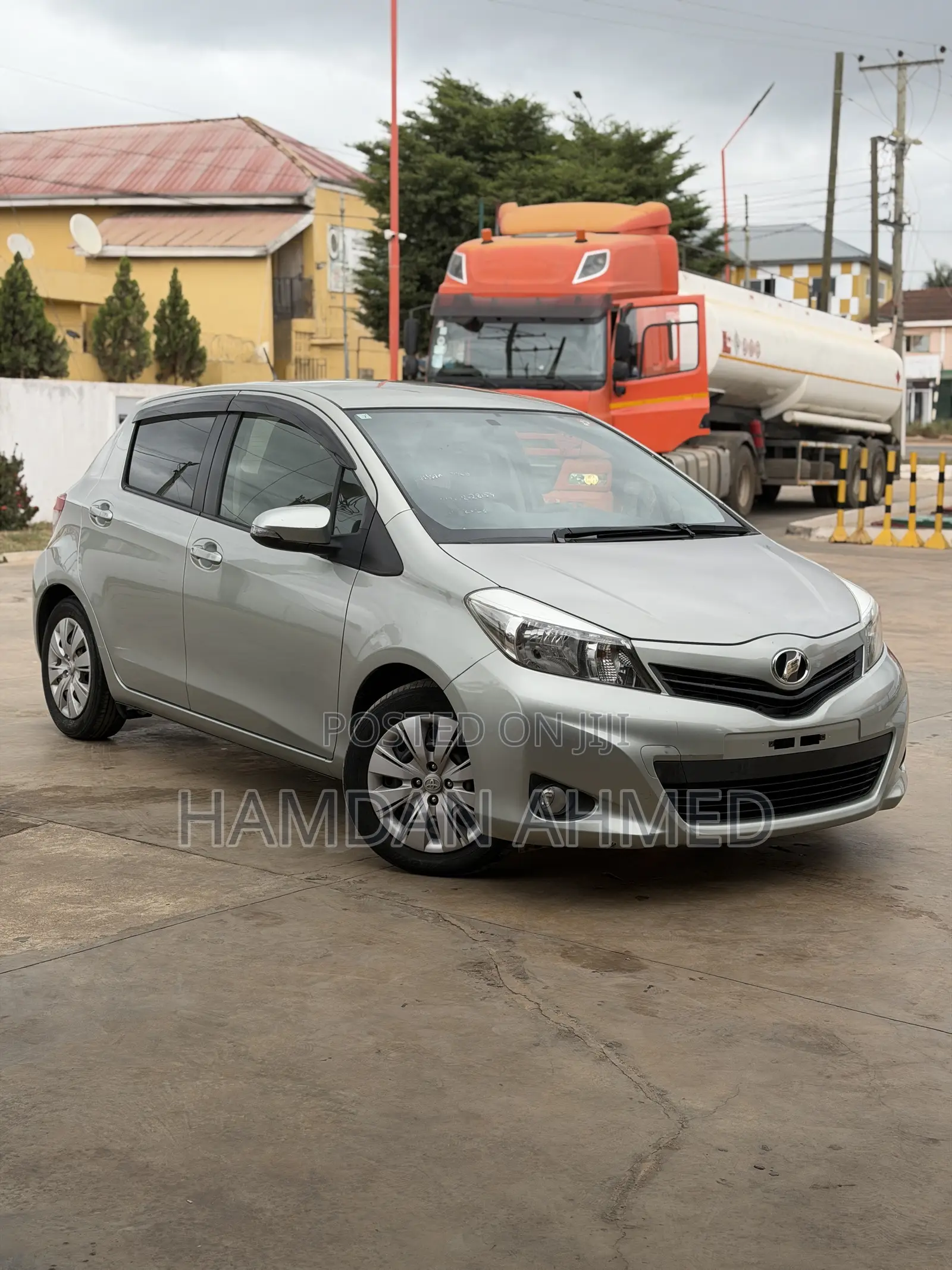 Toyota Vitz 1.3 FWD 5dr 2012 Green