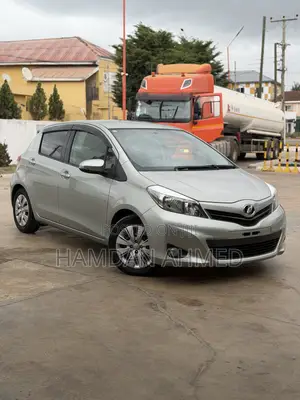 Toyota Vitz 1.3 FWD 5dr 2012 Green