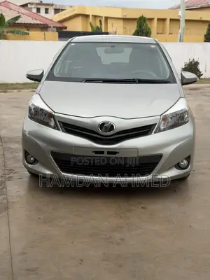 Toyota Vitz 1.3 FWD 5dr 2012 Green