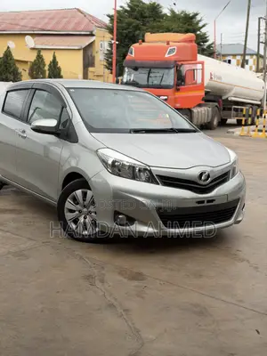Toyota Vitz 1.3 FWD 5dr 2012 Green