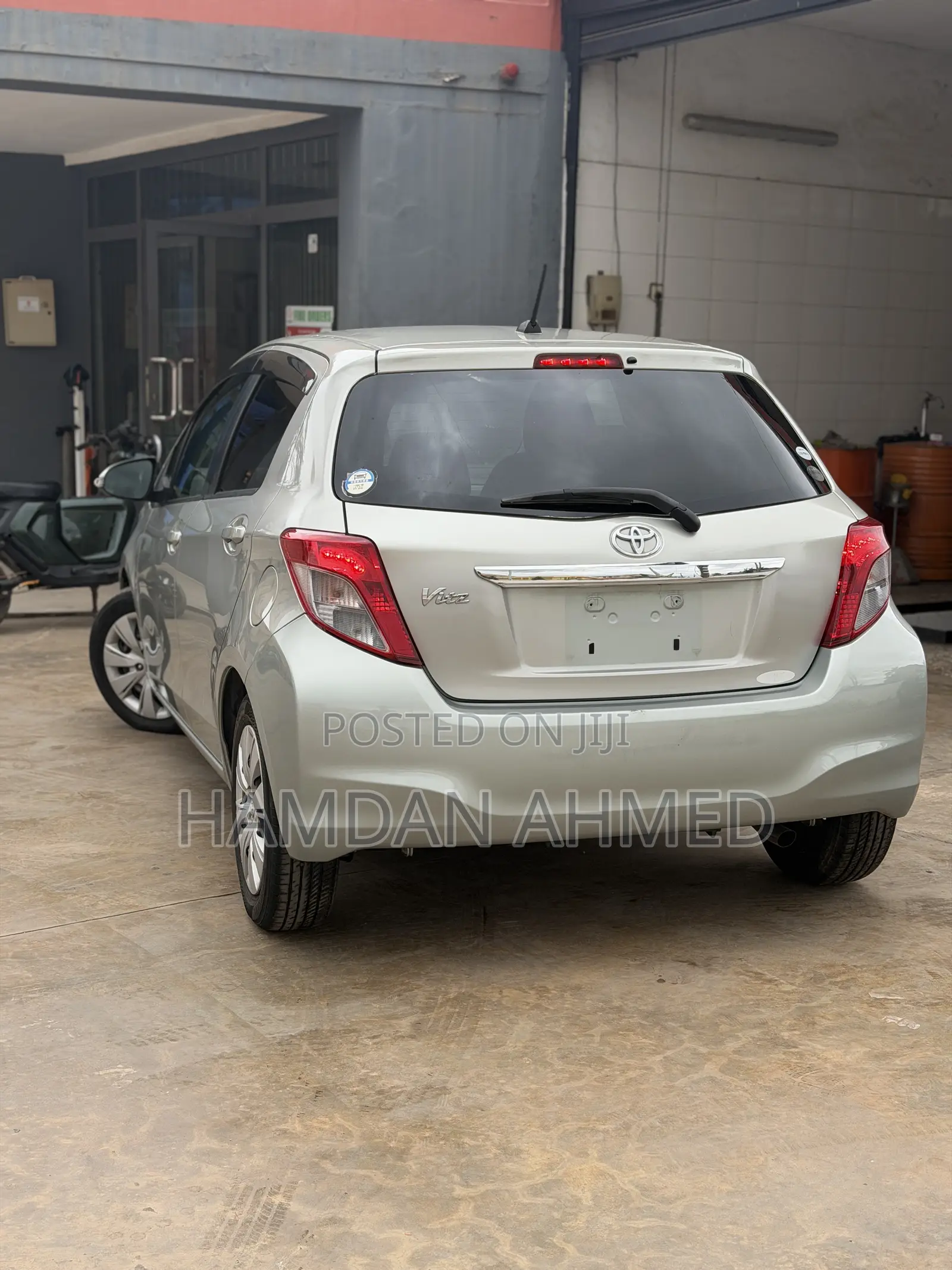 Toyota Vitz 1.3 FWD 5dr 2012 Green