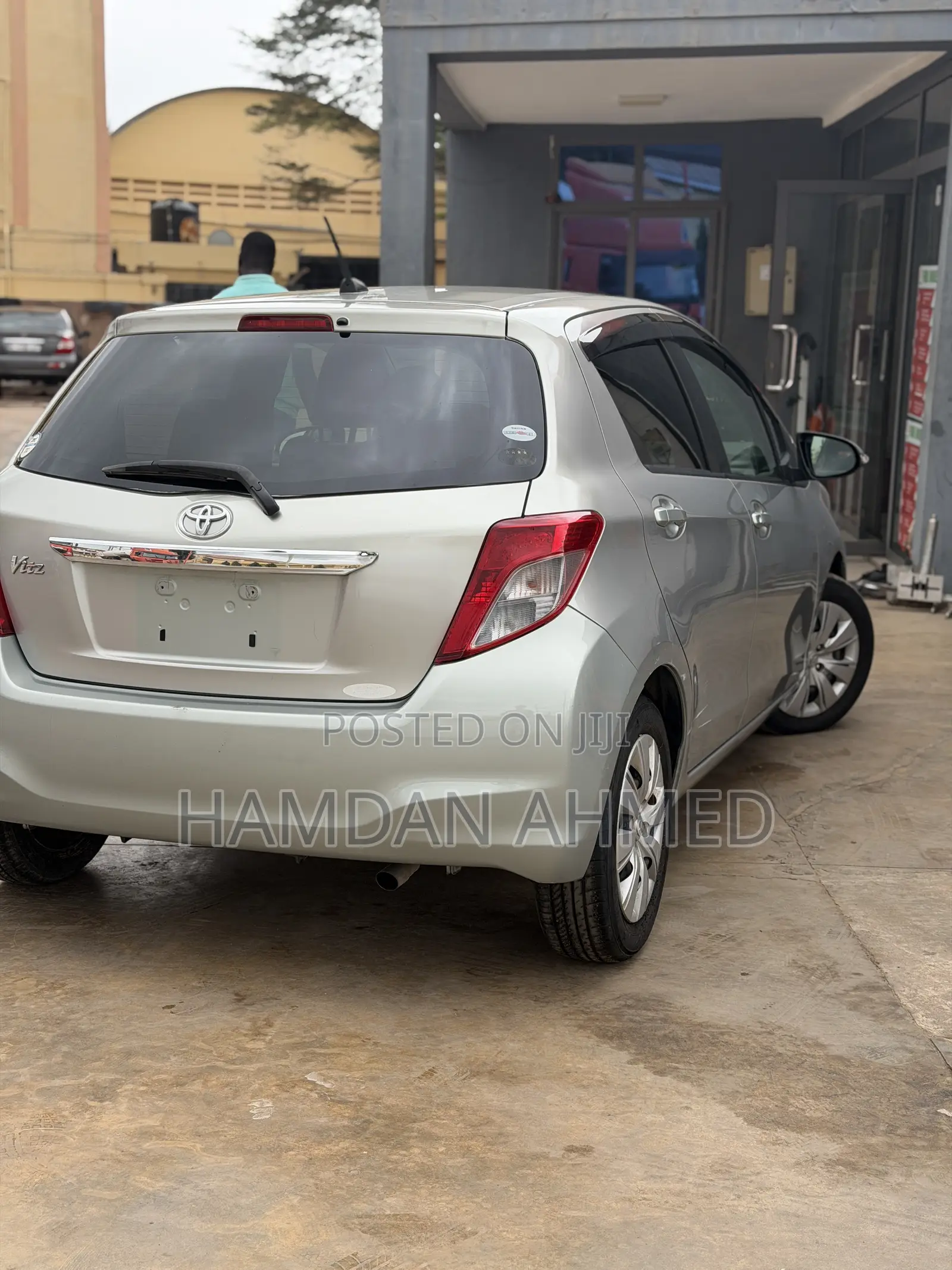 Toyota Vitz 1.3 FWD 5dr 2012 Green