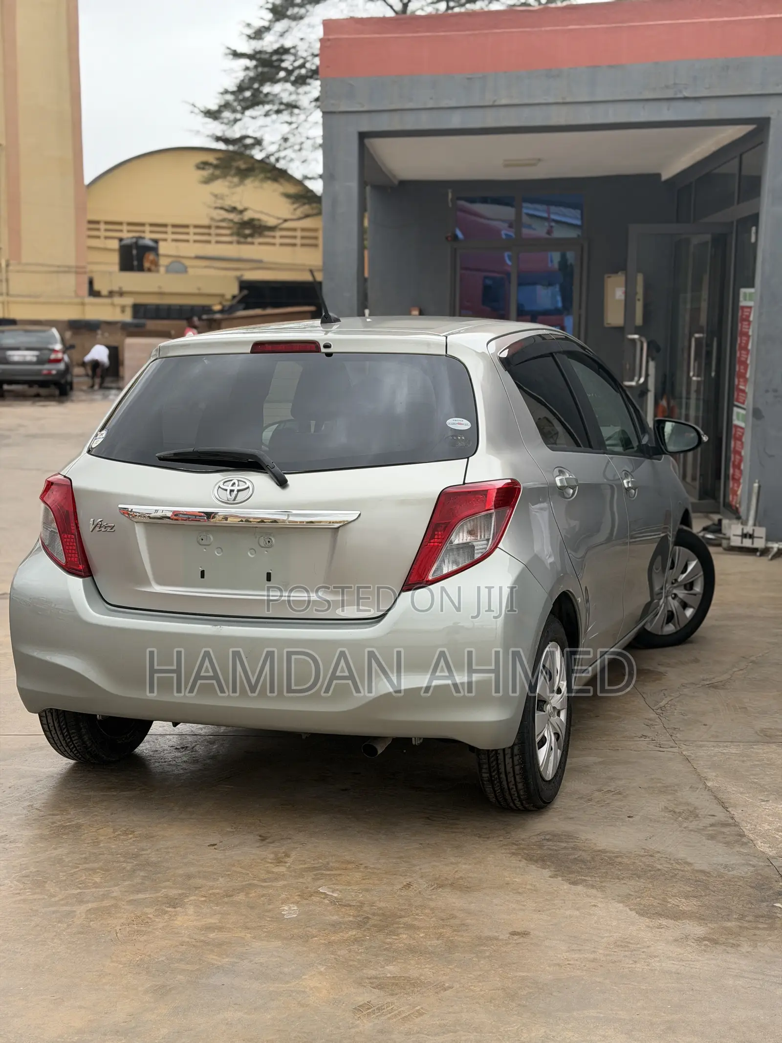Toyota Vitz 1.3 FWD 5dr 2012 Green