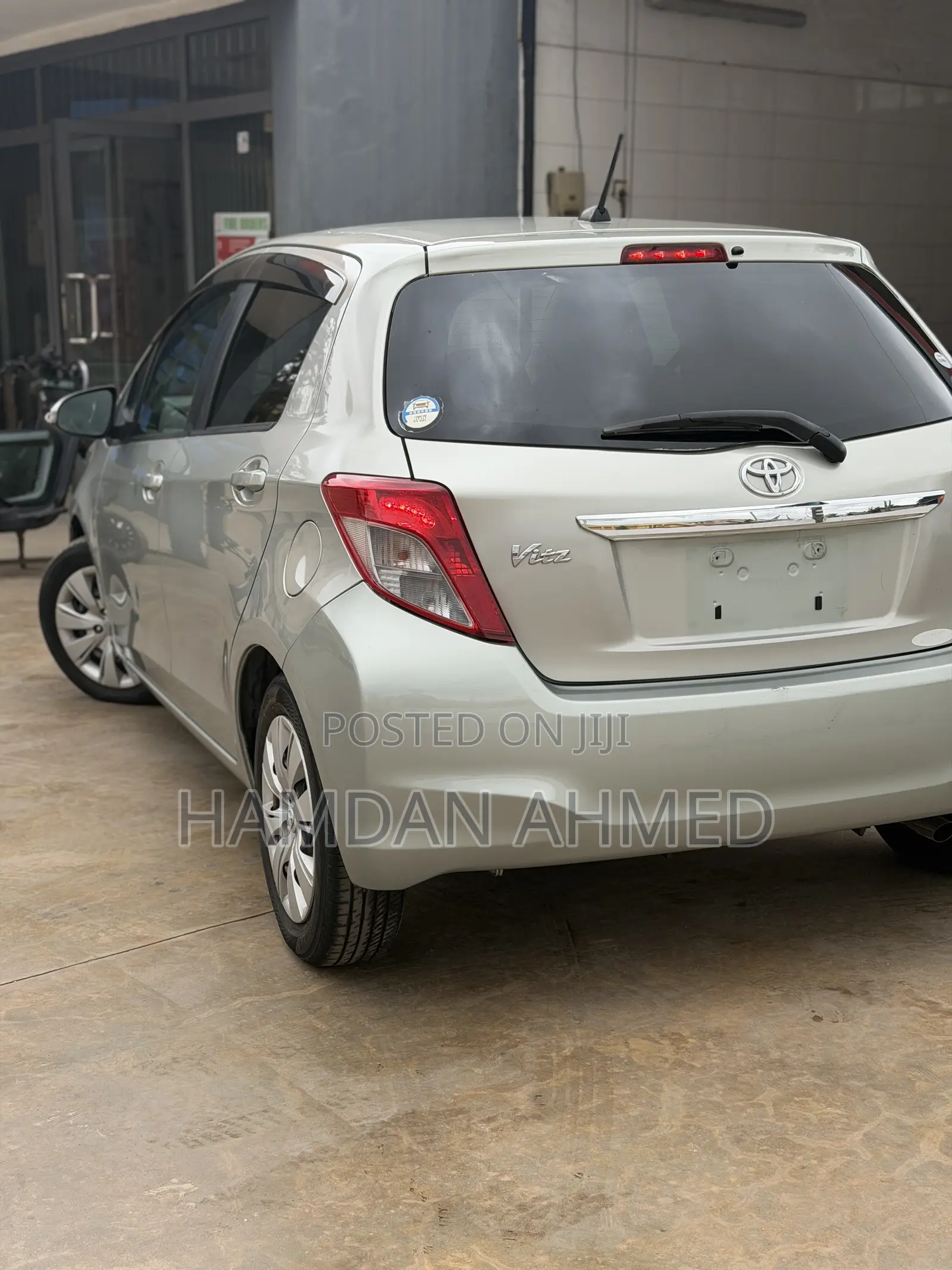 Toyota Vitz 1.3 FWD 5dr 2012 Green
