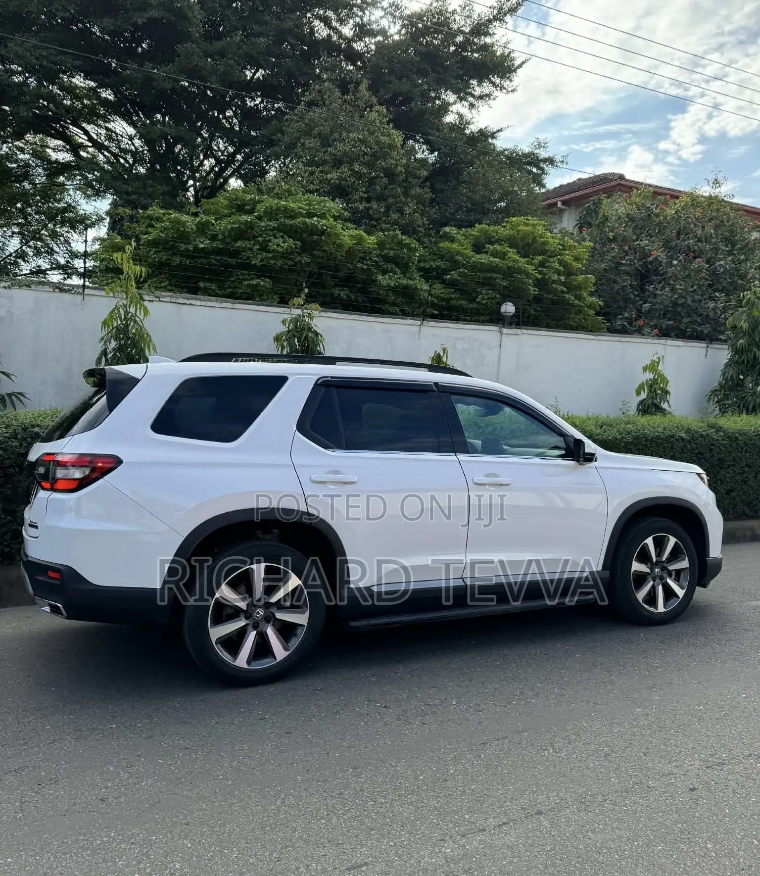 Honda Pilot Touring AWD 2025 White