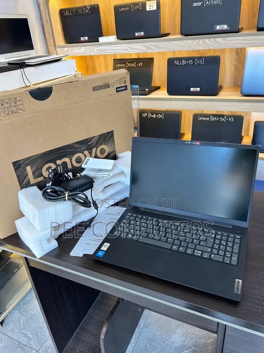 New Laptop Lenovo V15 8GB Intel Core i5 SSD 256GB