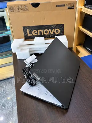 New Laptop Lenovo V15 8GB Intel Core i5 SSD 256GB