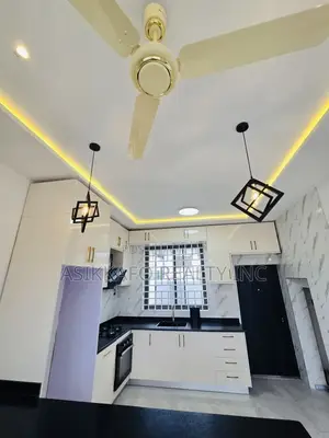 3bdrm Penthouse in Marwako, Labone for rent