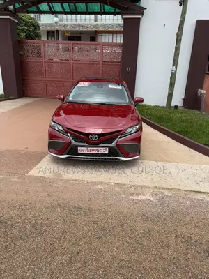 Toyota Camry Hybrid XSE 2023 Red