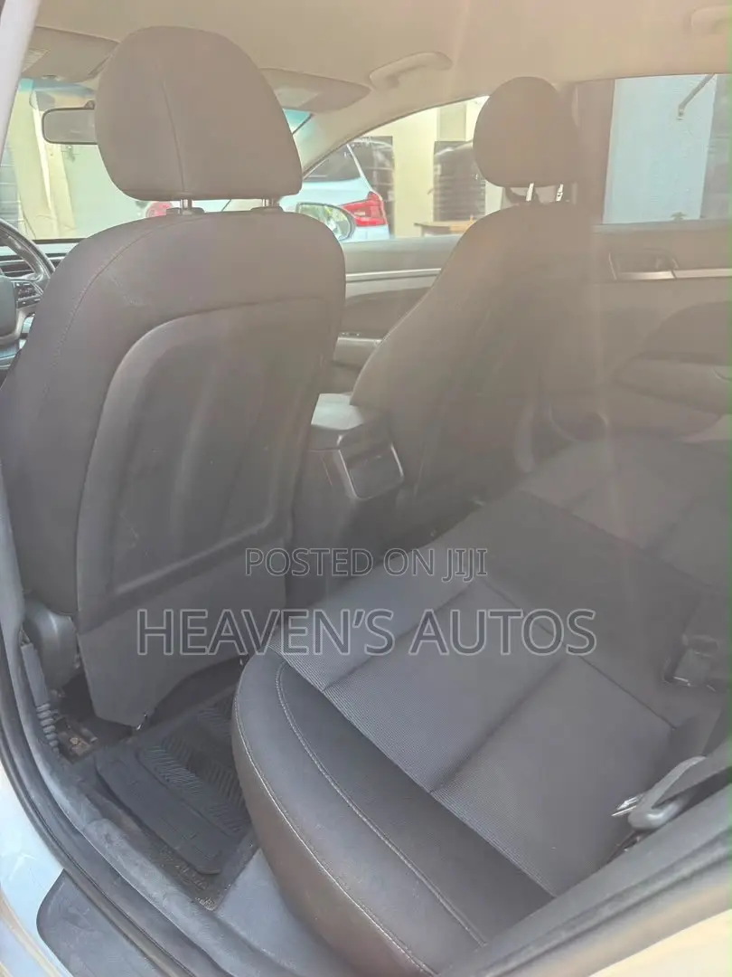 Hyundai Elantra 2017 Silver