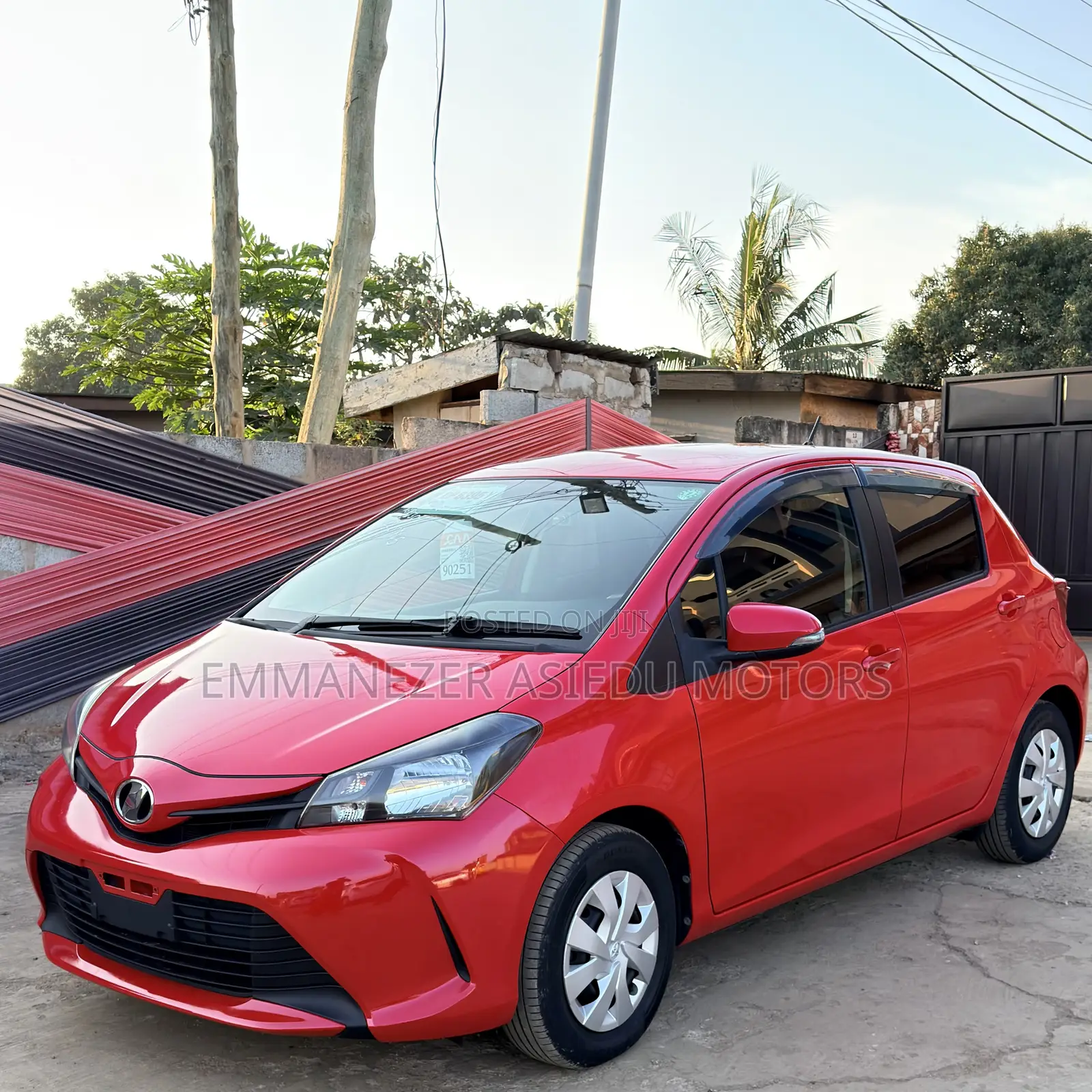 Toyota Vitz 1.3 FWD 5dr 2015 Red