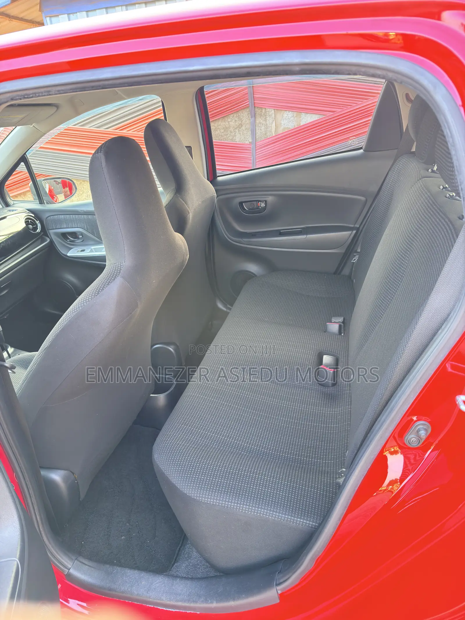 Toyota Vitz 1.3 FWD 5dr 2015 Red