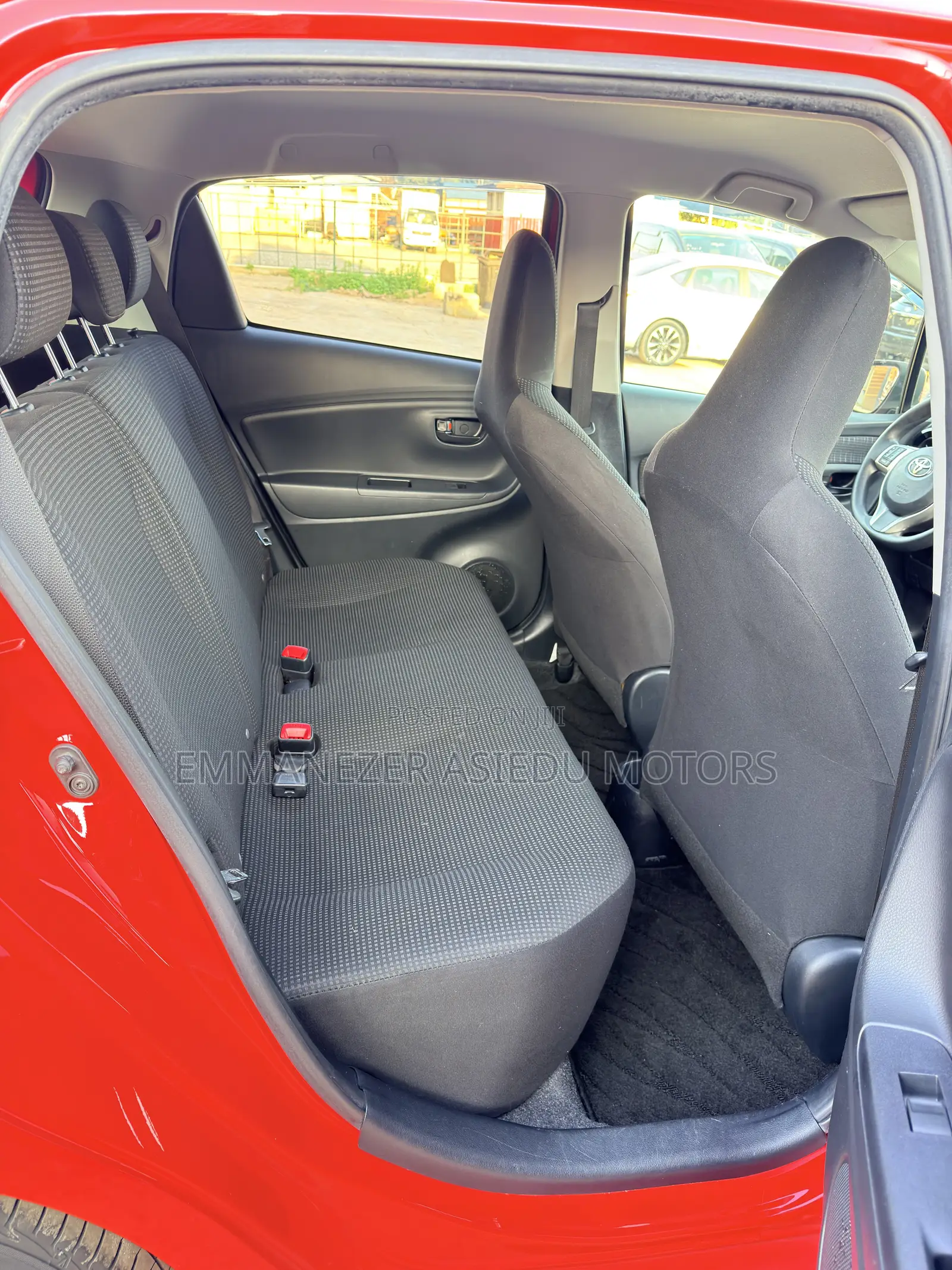 Toyota Vitz 1.3 FWD 5dr 2015 Red