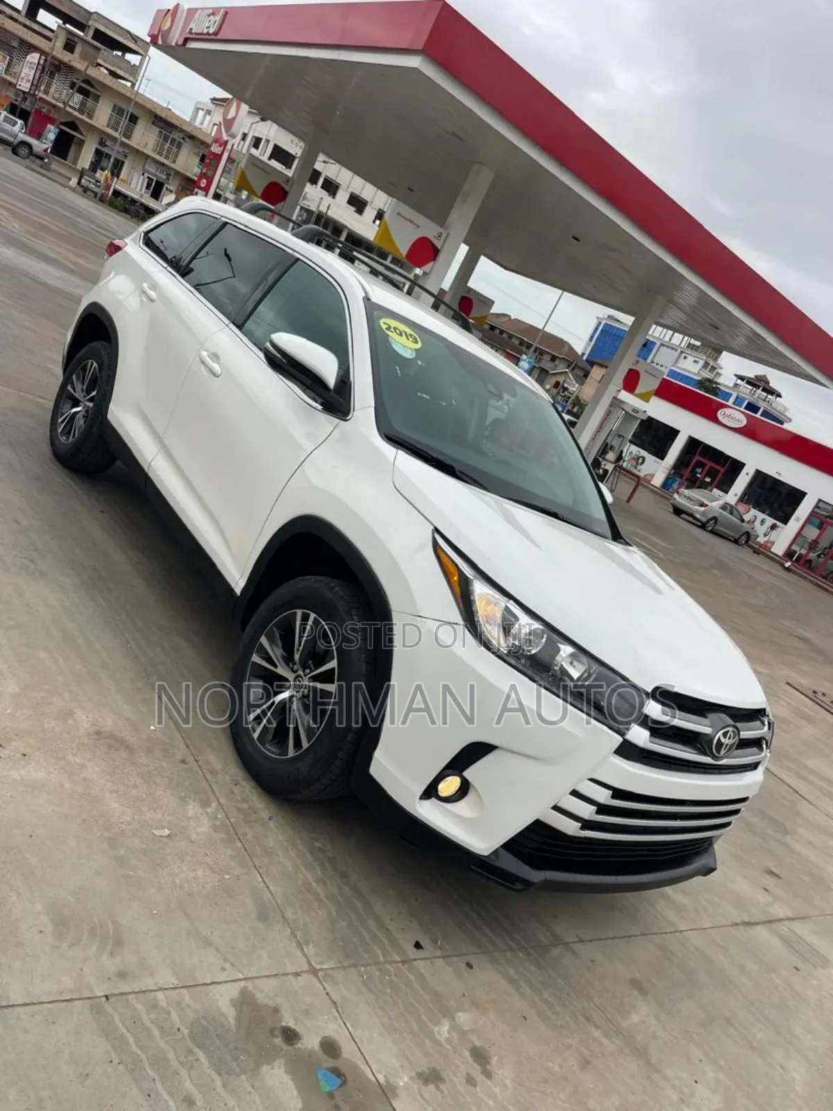 Toyota Highlander LE Plus 2019 White
