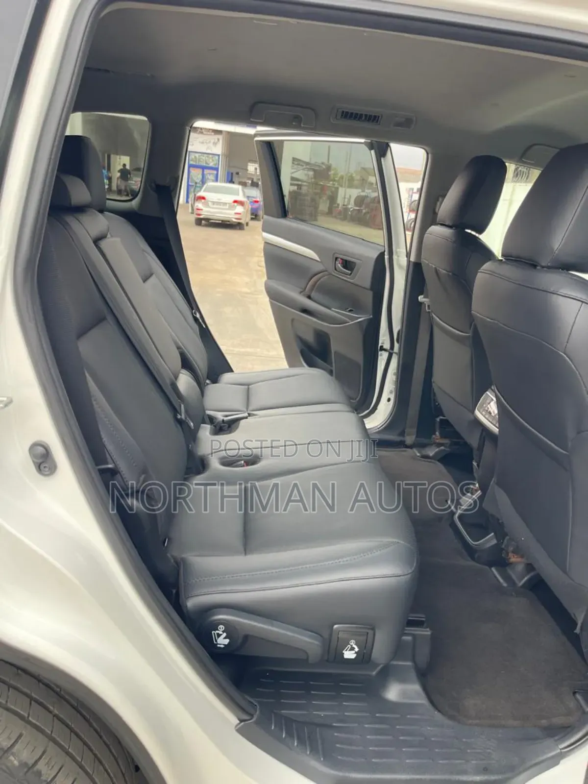 Toyota Highlander LE Plus 2019 White