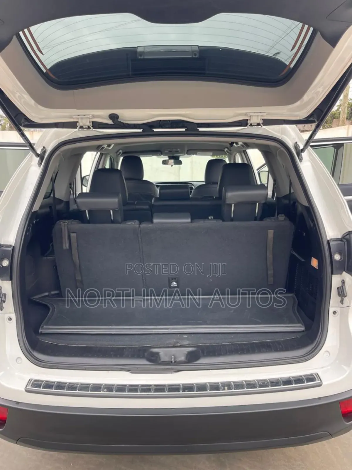 Toyota Highlander LE Plus 2019 White