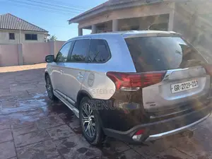 Mitsubishi Outlander 2016 Silver