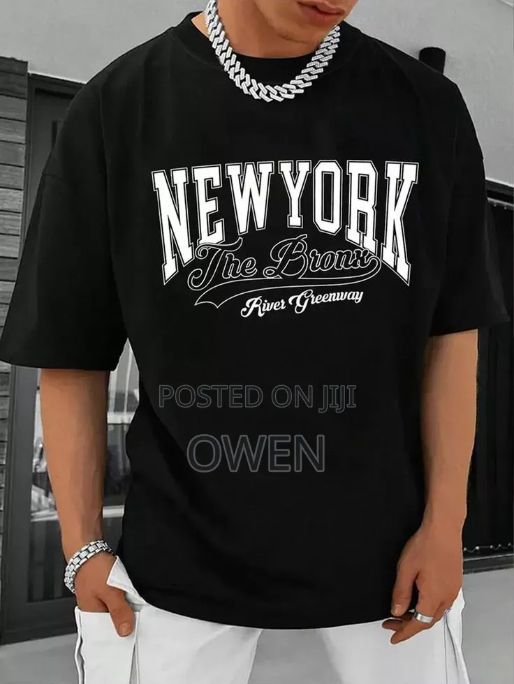 Urban Classic: Sleek Monochrome Crew Neck Tee