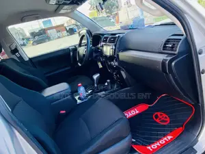 Toyota 4-Runner SR5 4x4 2019 Silver