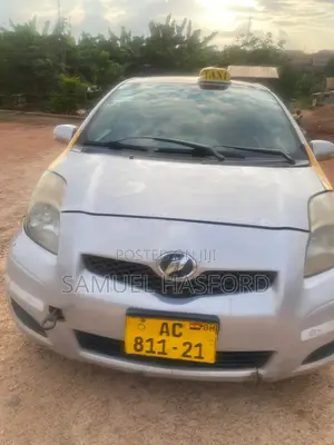 Toyota Vitz 1.3 FWD 5dr 2010 Silver