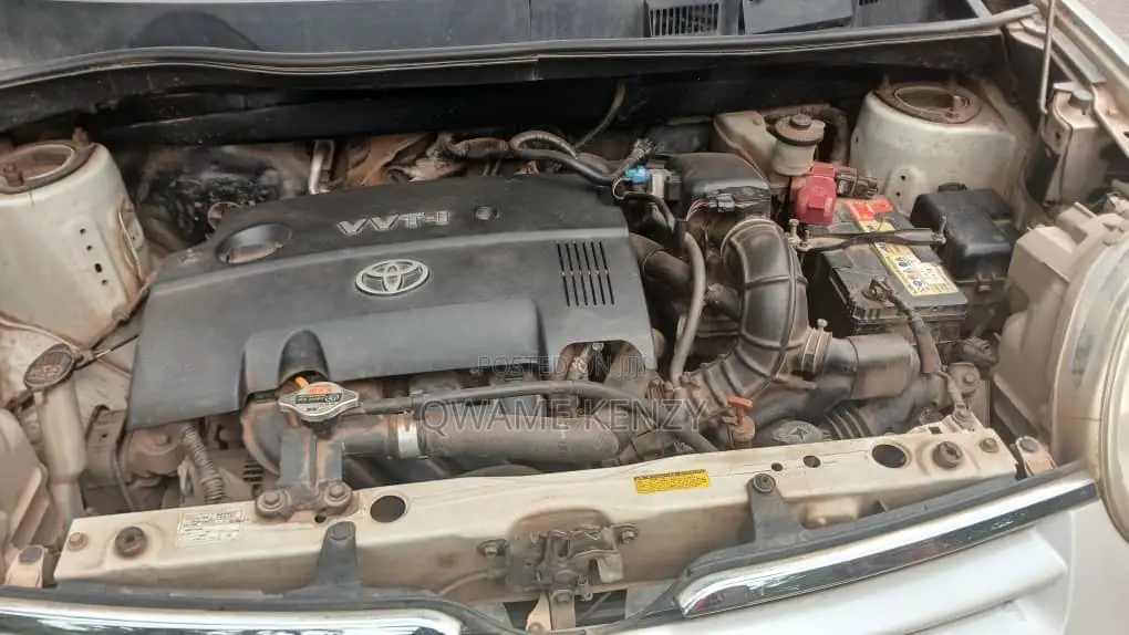 Toyota Sienta 2010 White