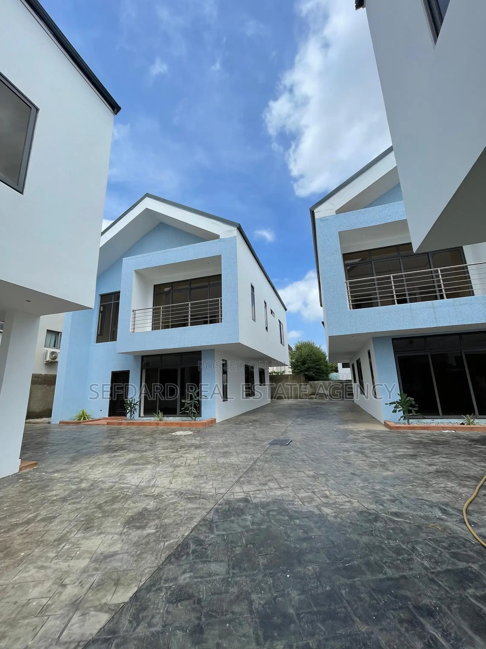 3bdrm Townhouse / Terrace in Sefdard Properties, Abelemkpe for rent