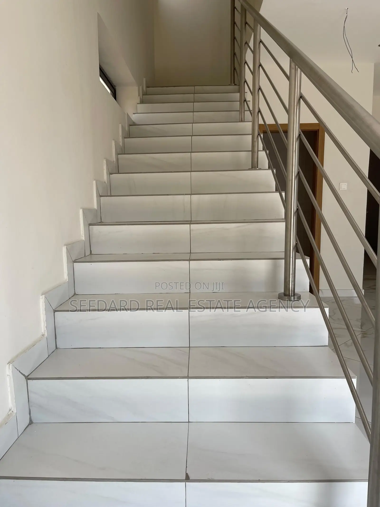 3bdrm Townhouse / Terrace in Sefdard Properties, Abelemkpe for rent