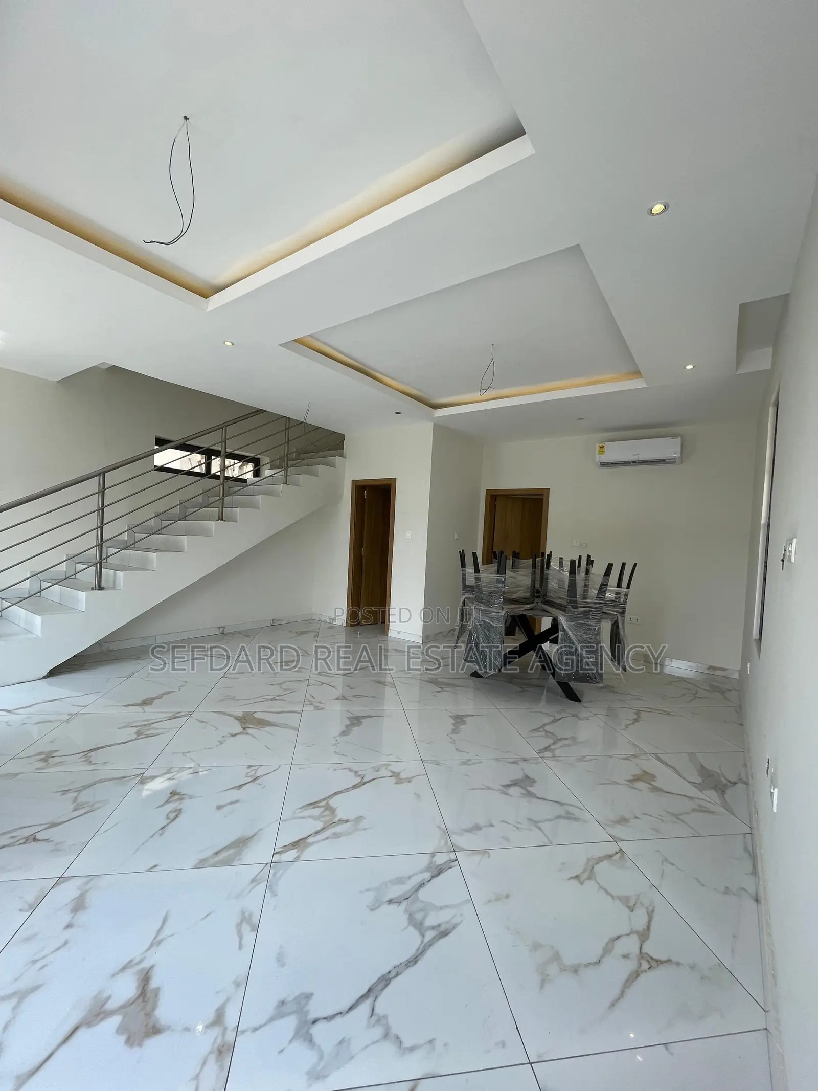 3bdrm Townhouse / Terrace in Sefdard Properties, Abelemkpe for rent