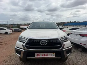 Toyota Hilux 2024 White