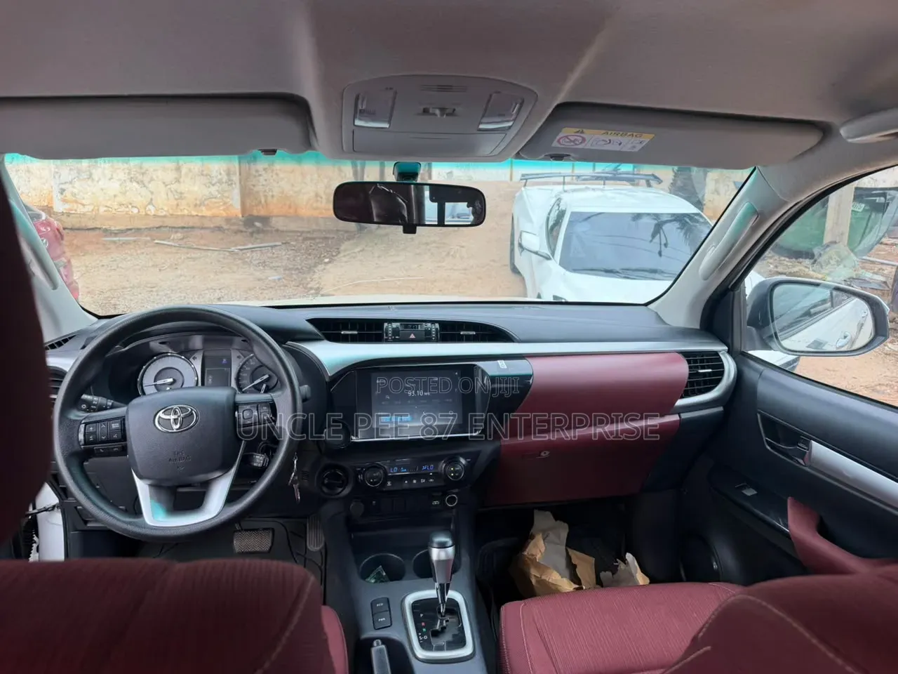 Toyota Hilux 2024 White