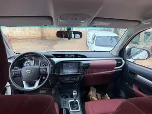 Toyota Hilux 2024 White