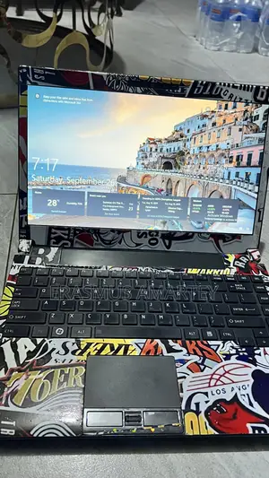 Laptop Toshiba Satellite A350 8GB Intel Core i5 HDD+SSD 256GB