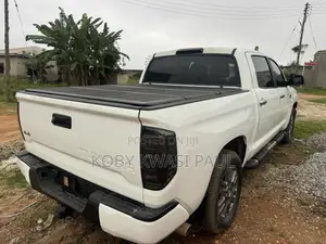 Toyota Tundra 1794 5.7L V8 4x2 CrewMax 5.6 ft. box 145.7 in. WB 2017