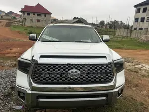 Toyota Tundra 1794 5.7L V8 4x2 CrewMax 5.6 ft. box 145.7 in. WB 2017