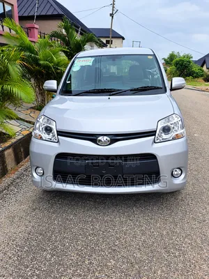 Toyota Sienta 1.5 FWD 2014 Silver