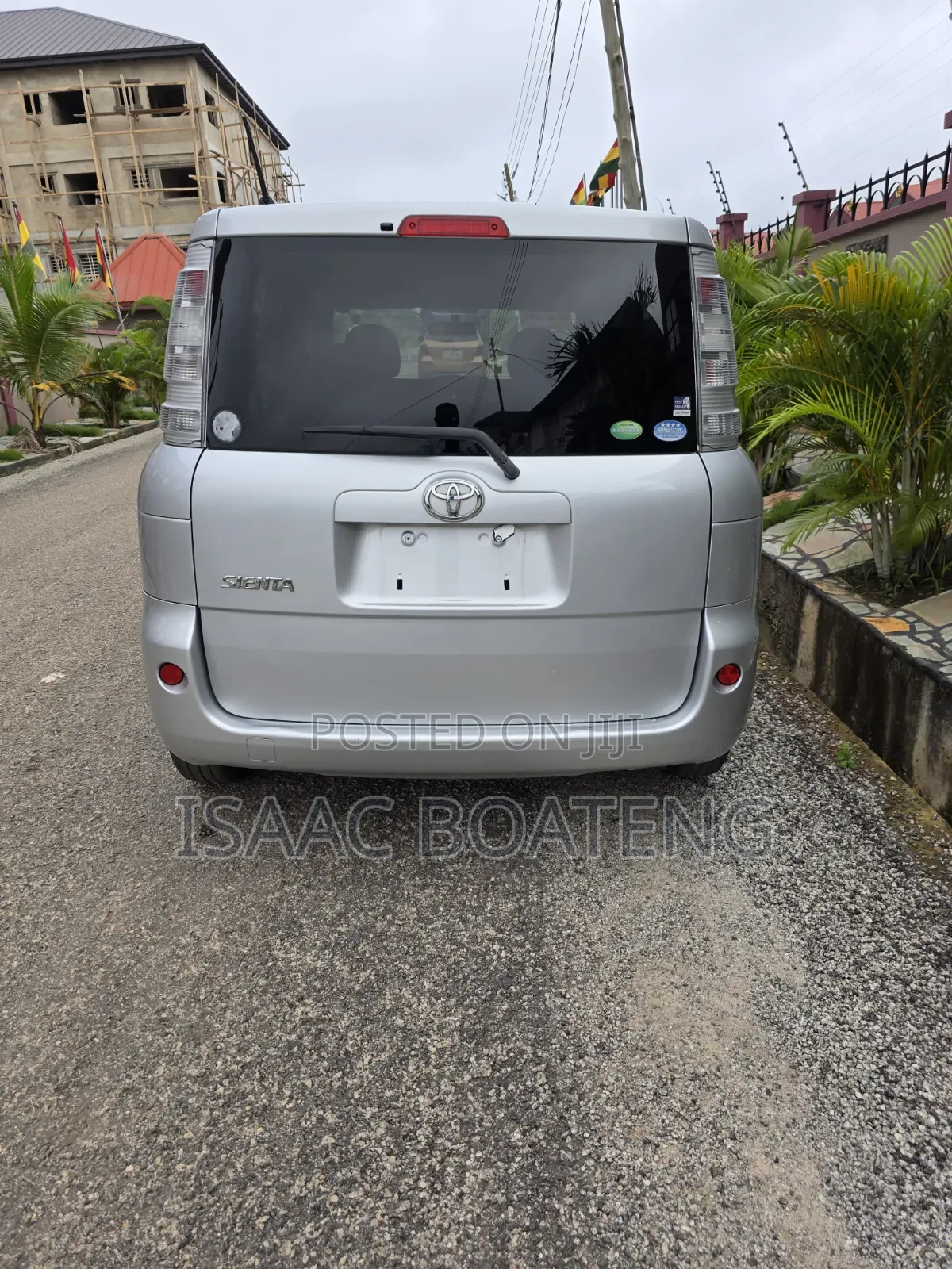 Toyota Sienta 1.5 FWD 2014 Silver