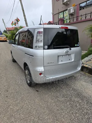 Toyota Sienta 1.5 FWD 2014 Silver
