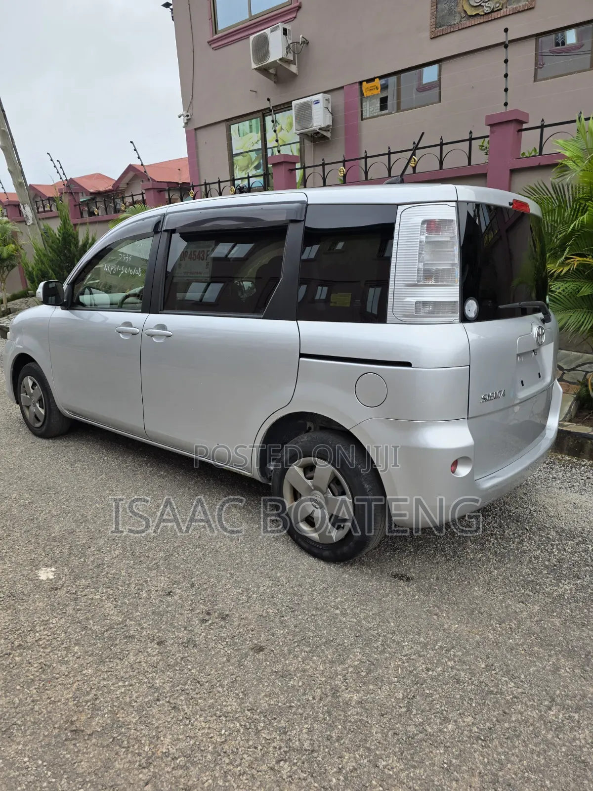 Toyota Sienta 1.5 FWD 2014 Silver