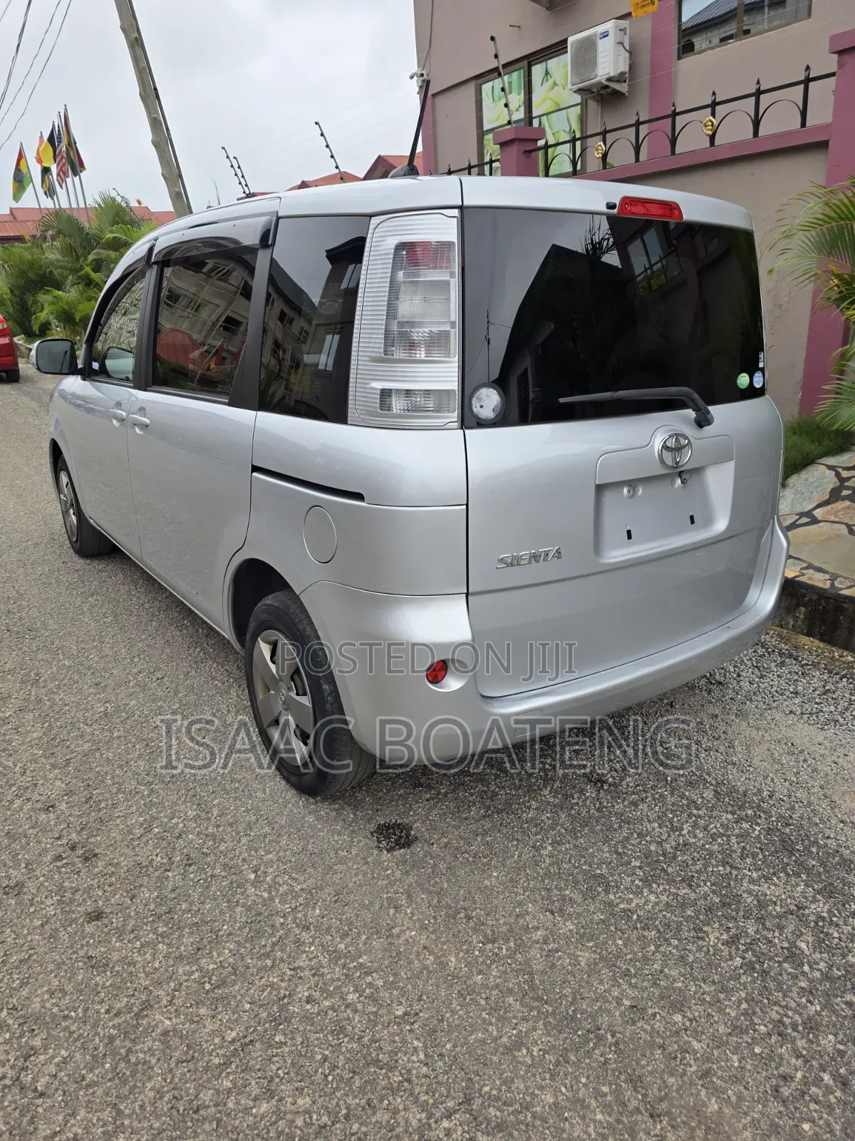 Toyota Sienta 1.5 FWD 2014 Silver