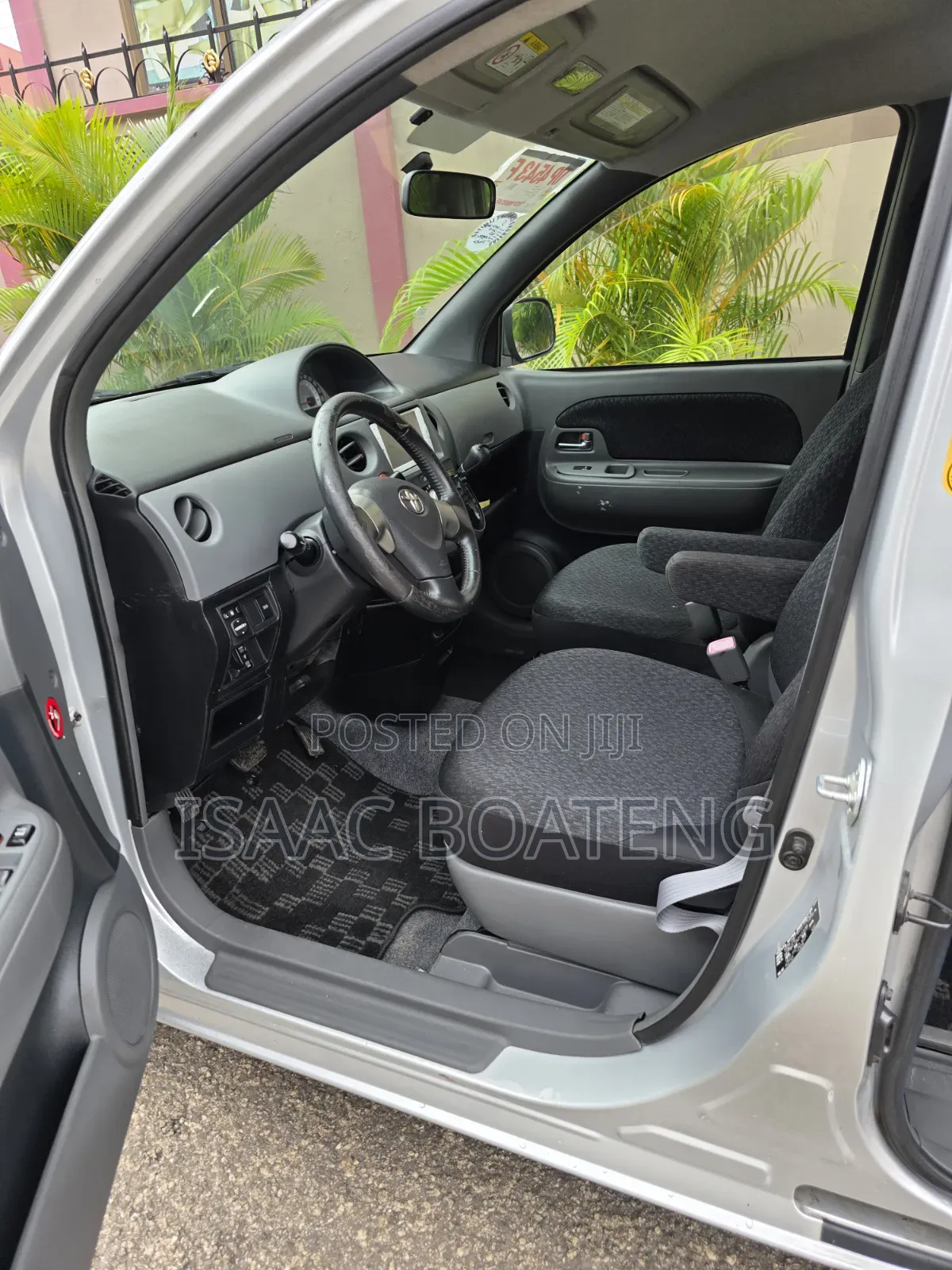 Toyota Sienta 1.5 FWD 2014 Silver