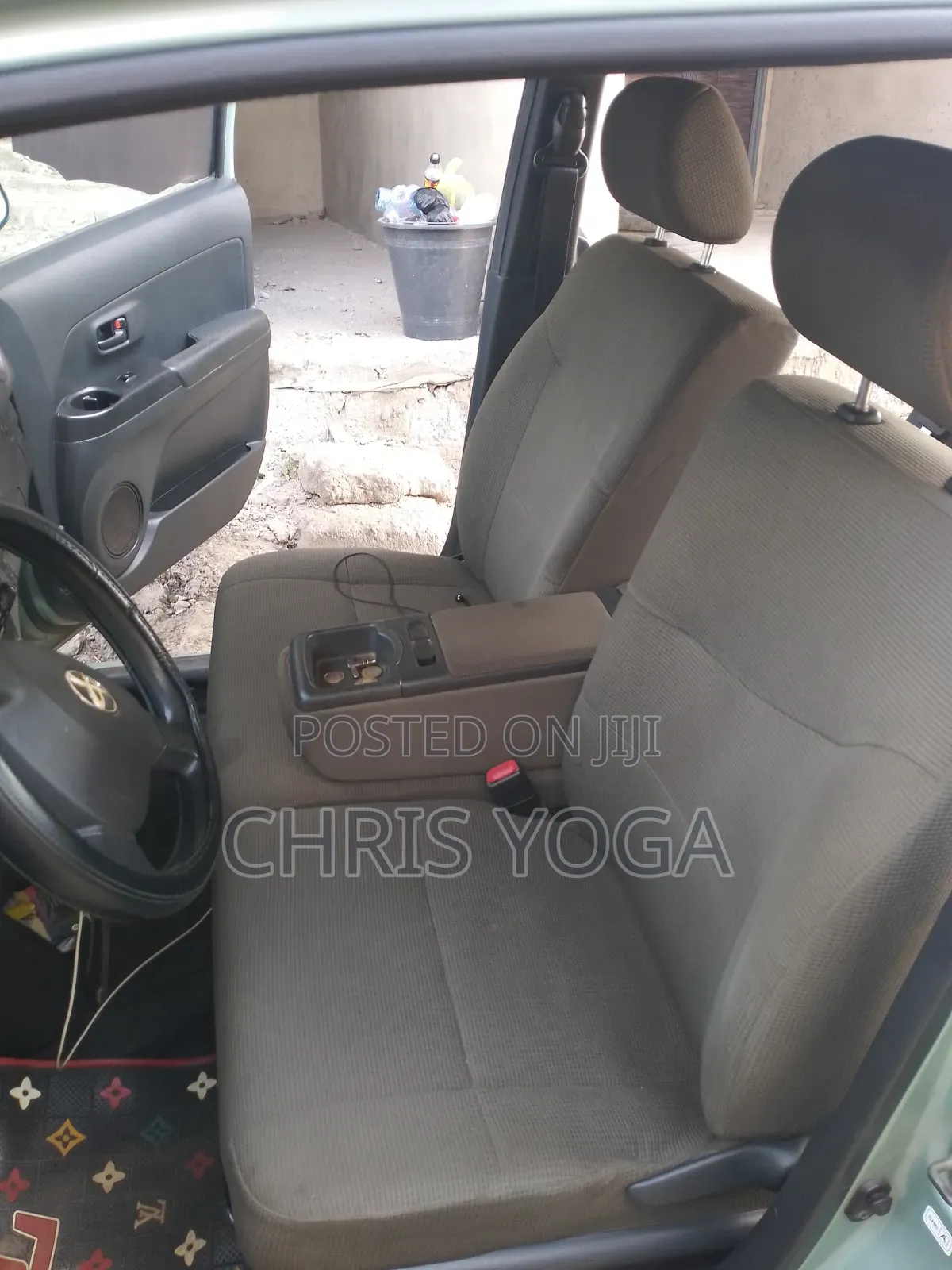 Toyota bB 2011 Green