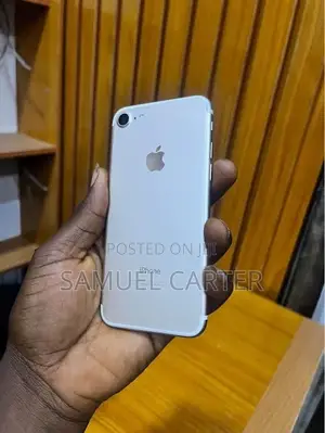 New Apple iPhone 7 32 GB Silver